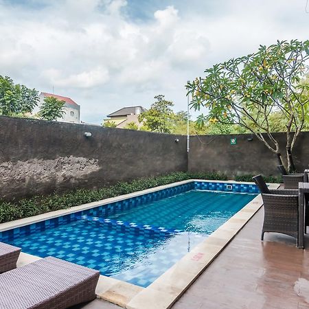 Zen Rooms Basic Jimbaran Taman Mulia Экстерьер фото
