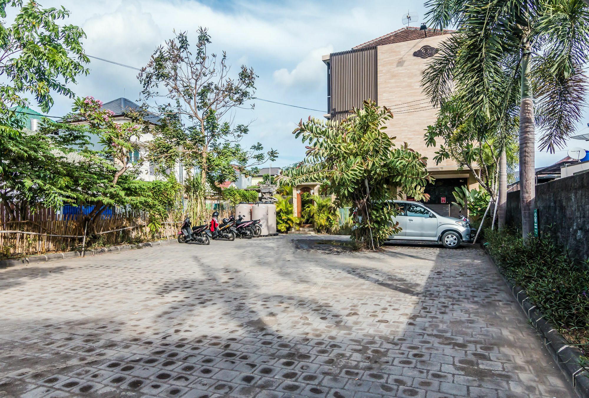 Zen Rooms Basic Jimbaran Taman Mulia Экстерьер фото