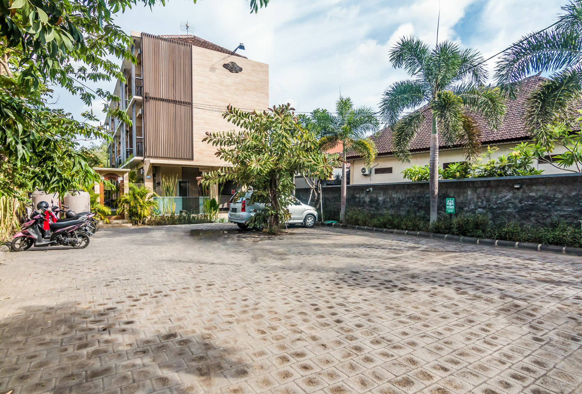 Zen Rooms Basic Jimbaran Taman Mulia Экстерьер фото