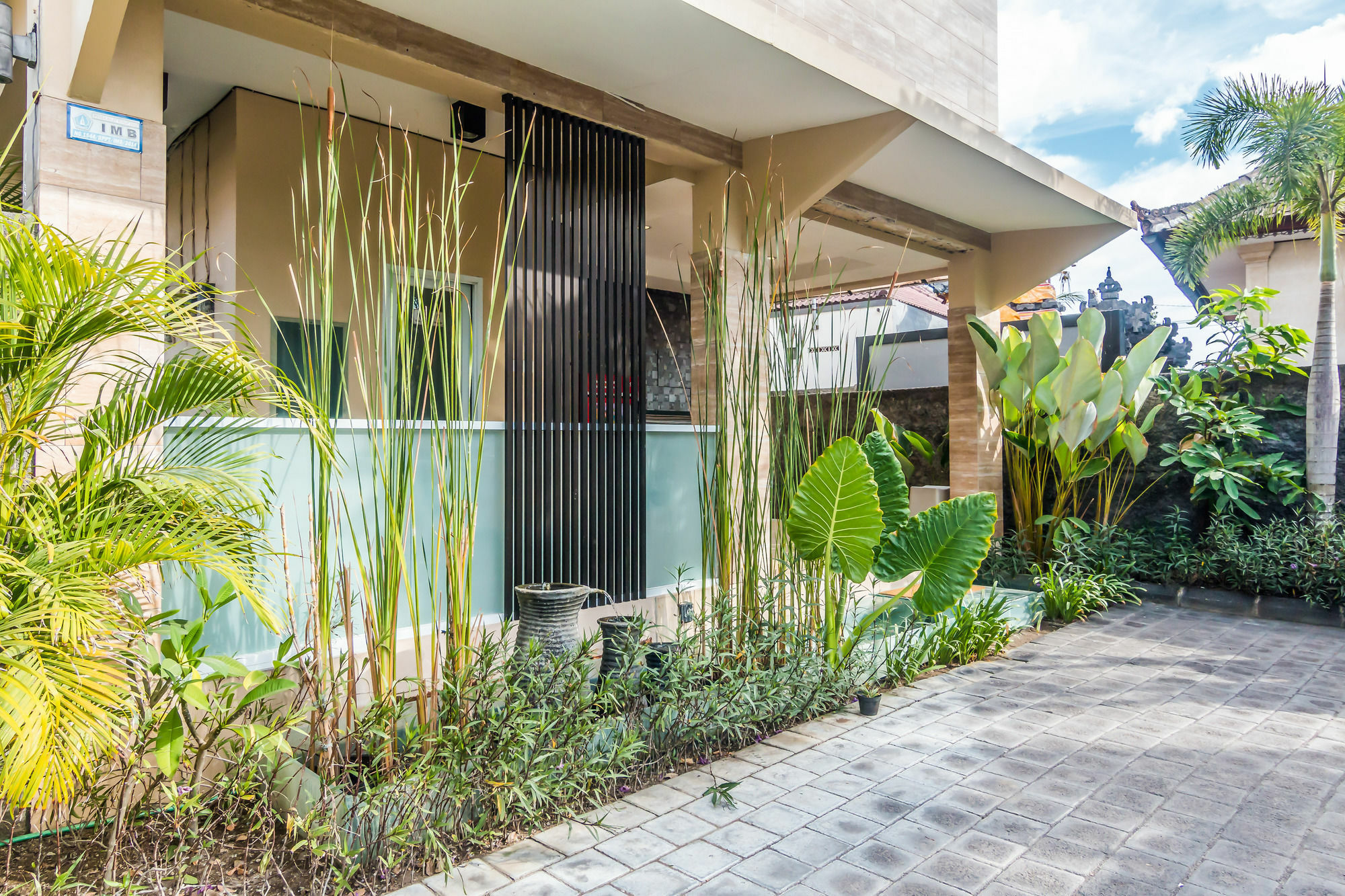 Zen Rooms Basic Jimbaran Taman Mulia Экстерьер фото