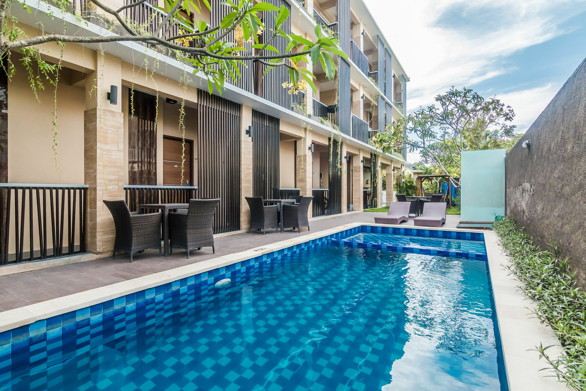 Zen Rooms Basic Jimbaran Taman Mulia Экстерьер фото
