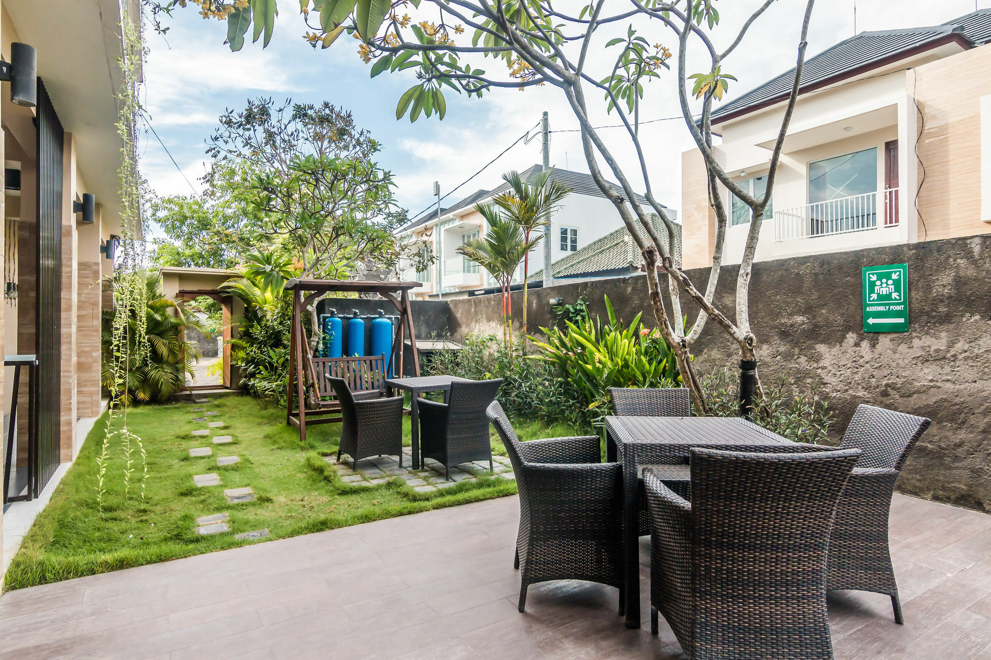 Zen Rooms Basic Jimbaran Taman Mulia Экстерьер фото